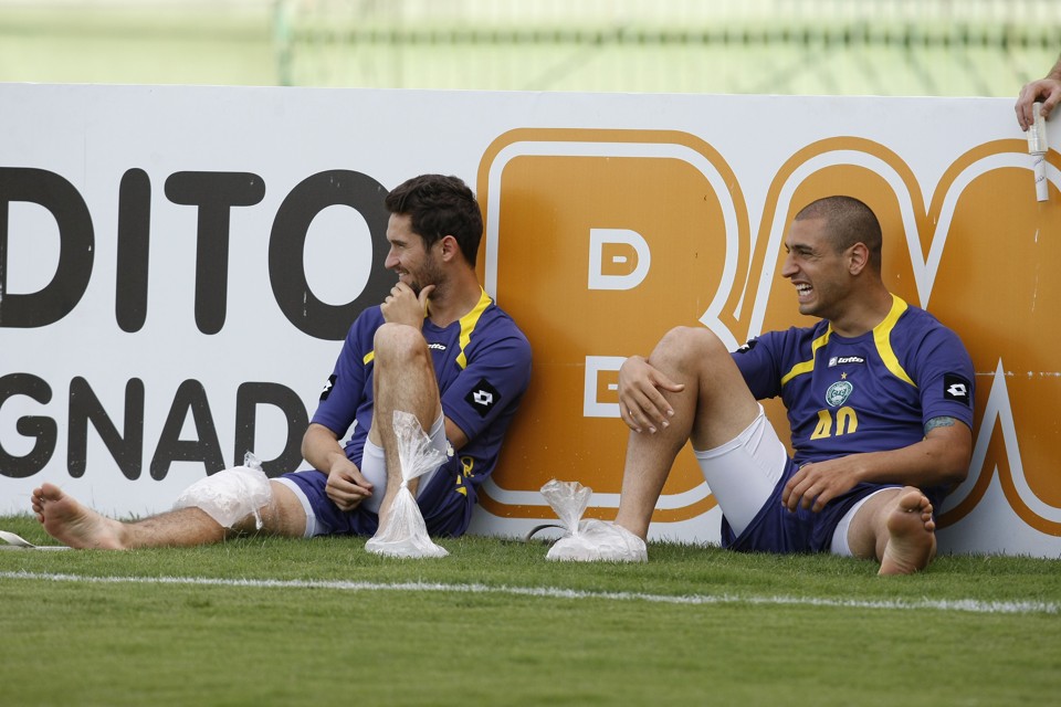 Ângelo e Ariel seguem em recuperação, mas lateral tem mais chances de voltar ao Coxa diante da Raposa | Valterci Santos / Agência Gazeta do Povo