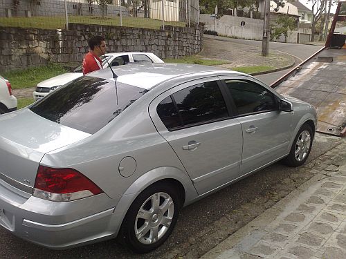 Carro foi furtado na tarde desta segunda-feira (9) em frente ao Cemitério Municipal São Francisco de Paula | Adriano Ribeiro / Gazeta do Povo