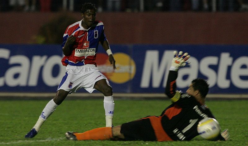 Ex-meia do Paraná Clube é especulado no Arsenal | Antônio Costa/Gazeta do Povo