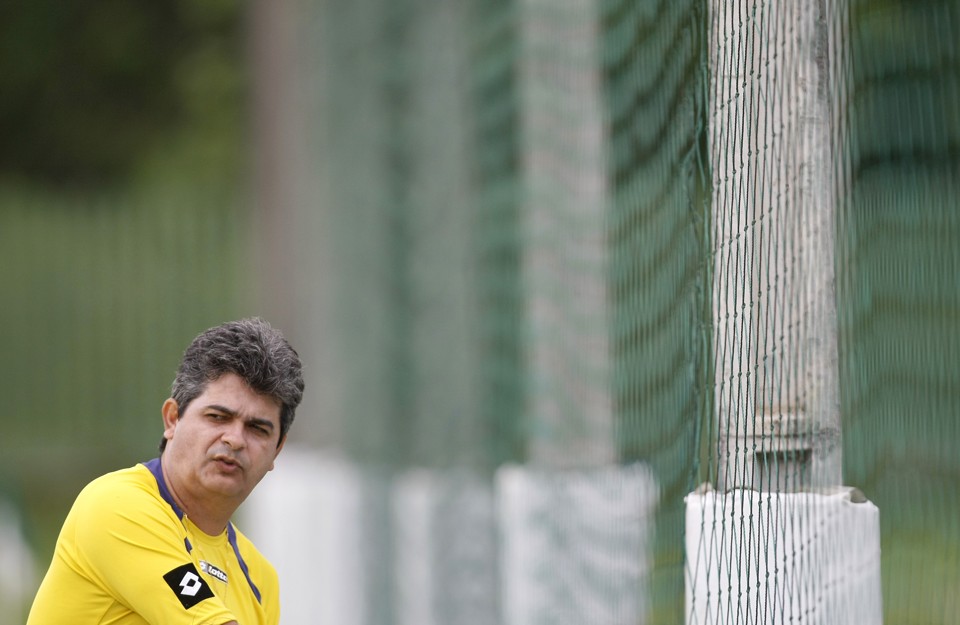 Ney Franco: "Não pode se criar fantasmas aqui dentro". | Rodolfo Bührer/ Gazeta do Povo