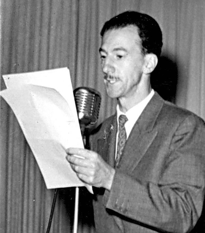 O radialista Arthur de Souza, quando apresentava sua Revista Matinal na PRB 2 | 