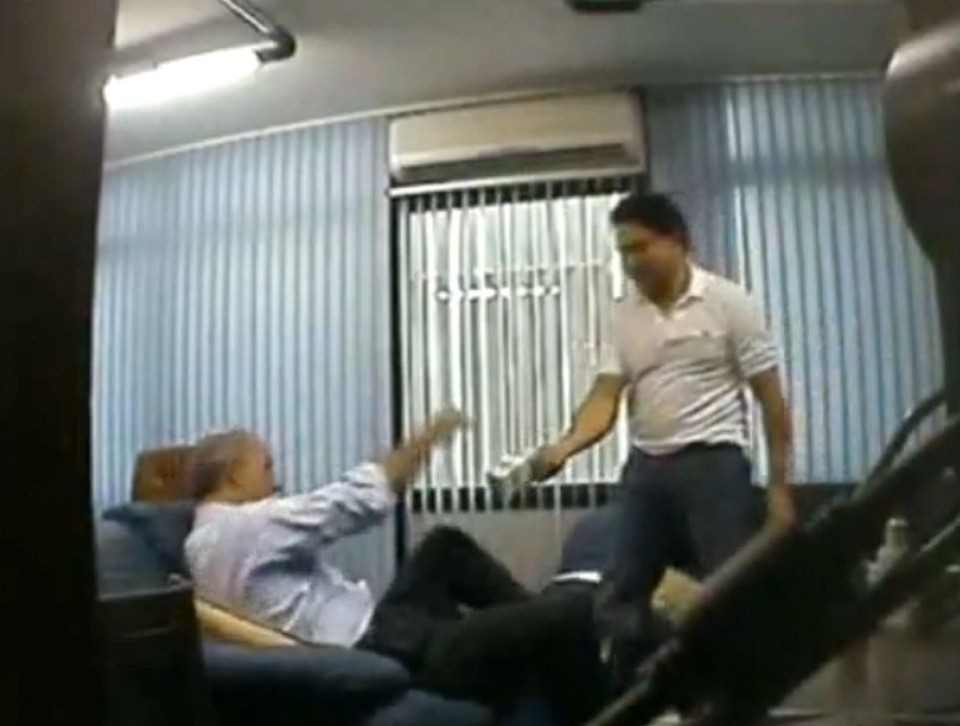 Vídeo mostra José Roberto Arruda recebendo R$ 50 mil do ex-secretário de Relações Institucionais Durval Barbosa | Elza Fiuza/ABr