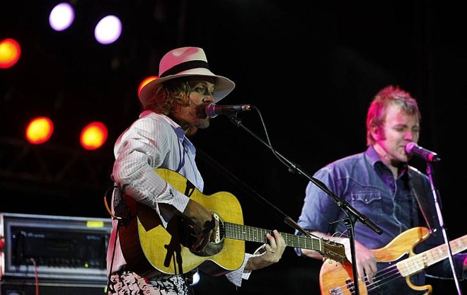 Donavon Frankenreiter empolgou o público no primeiro dia do Lupaluna |