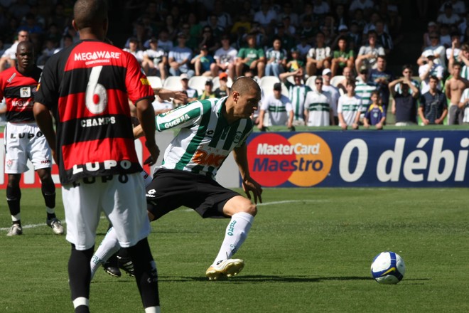 Coxa teve as melhores chances da partida, mas pecou nas finalizações | 