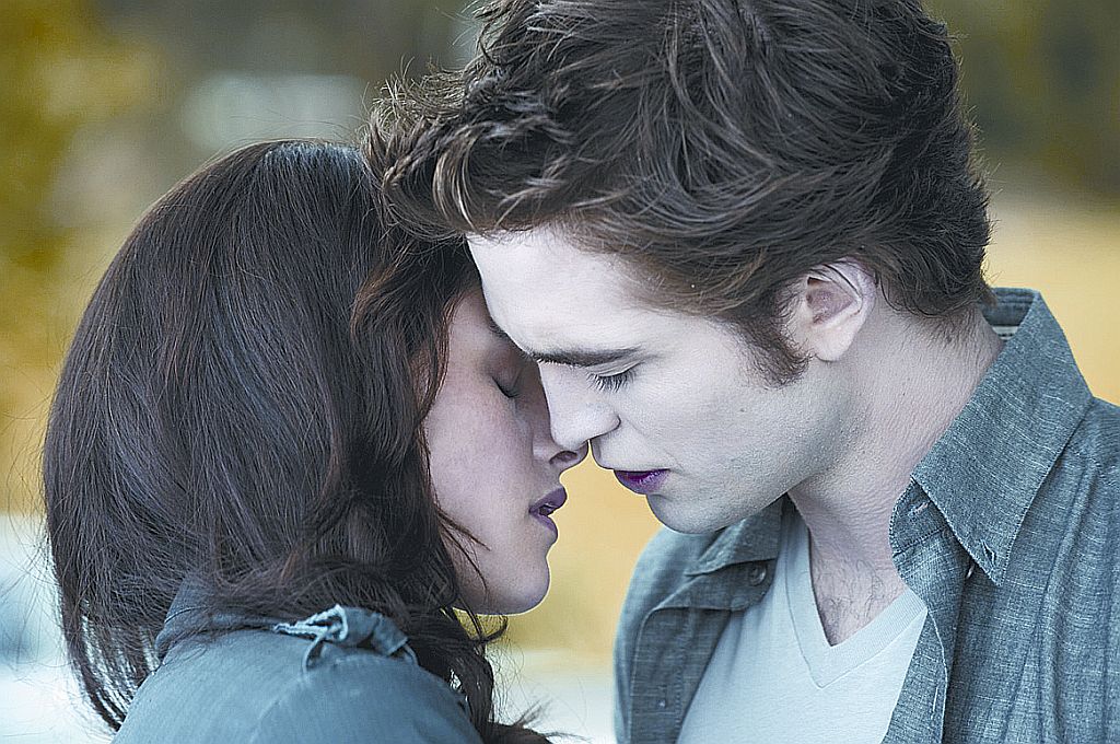 O amor casto entre a mortal (e virgem) Bella e o vampiro Edward é uma febre | Divulgação