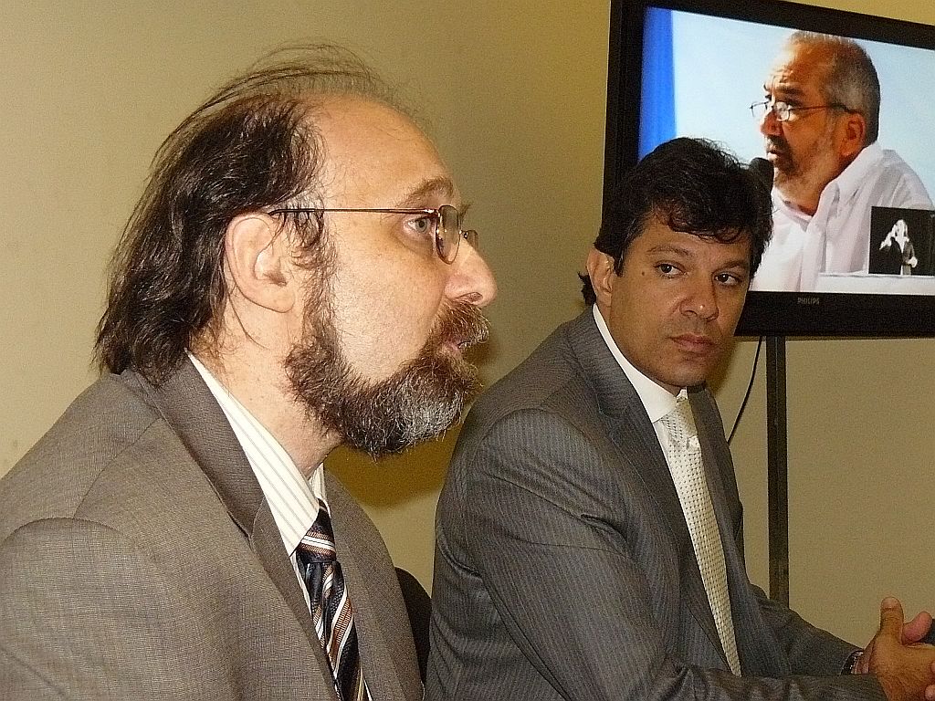 Nicolelis (à esquerda) e Haddad: prestígio de cientista possibilitou doação feita por suíços | Yusseff Abrahim/Divulgação