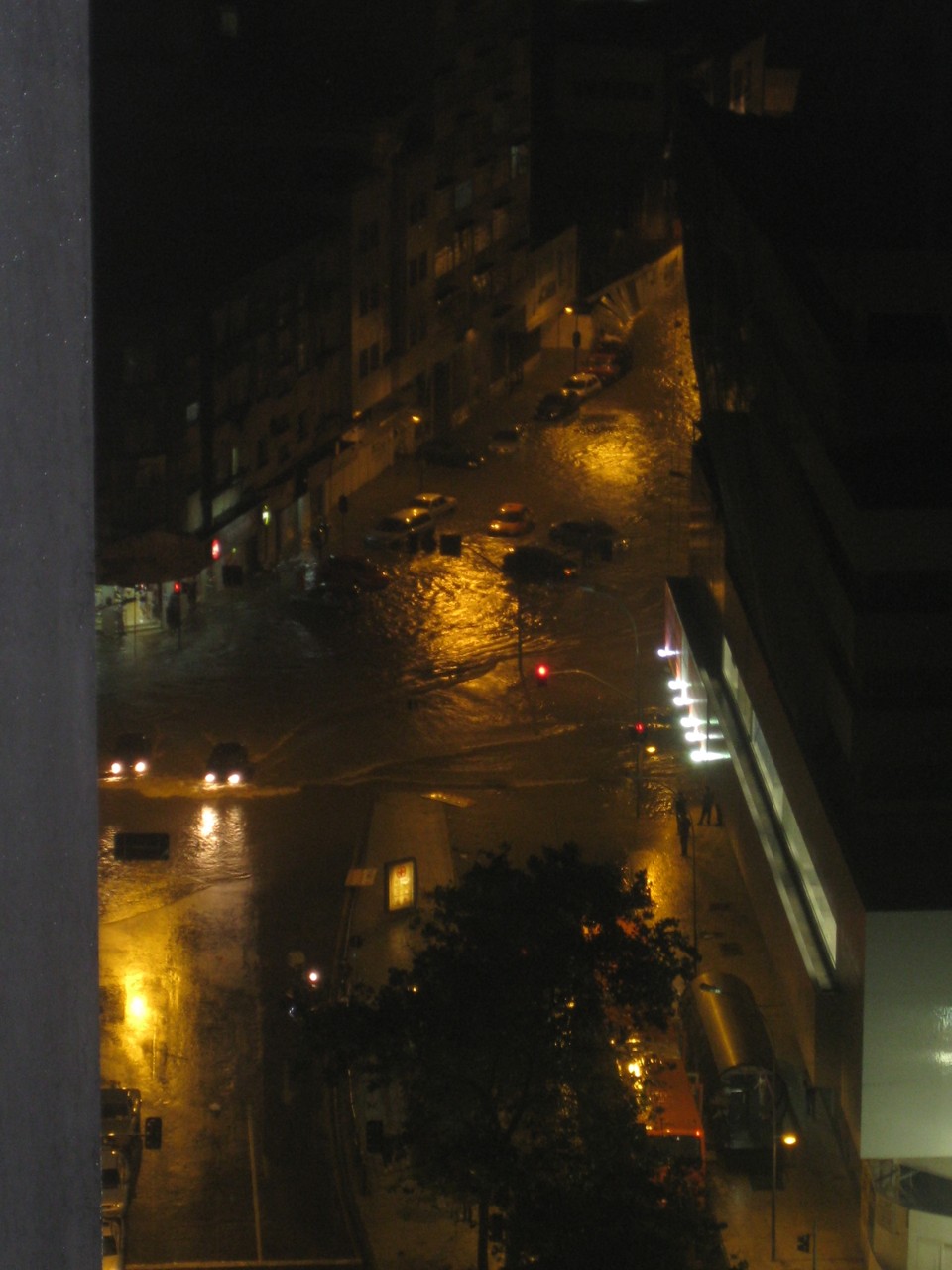 Foto enviada por Andriele Steidel da Rua Visconde de Nacar, no Centro de Curitiba, às 21h50 | Andriele Steidel
