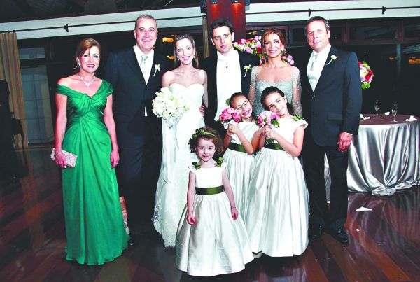 CASAMENTO ELEGANTE - Fernanda Correa e Paulo Lima casaram-se em cerimônia na Igreja Santa Terezinha, recepcionando seus convidados no Graciosa Country Club, com destaque para a belíssima decoração. Fernanda é filha de Maria Otília Ignelzi e Delfim Correa, e Paulo de Anna Maria (de Mattos)... | Fotos: Fredy Studio