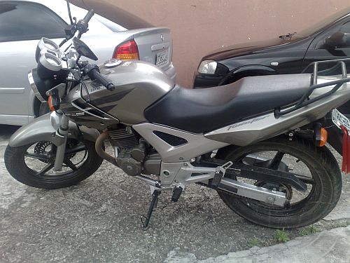 Moto utilizada para roubar a bolsa das vítimas | Adriano Ribeiro / Gazeta do Povo