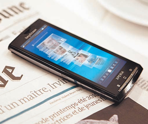 Imagem publicitária do X10: primeiro de uma linha baseada em Android | Divulgação/Sony Ericsson