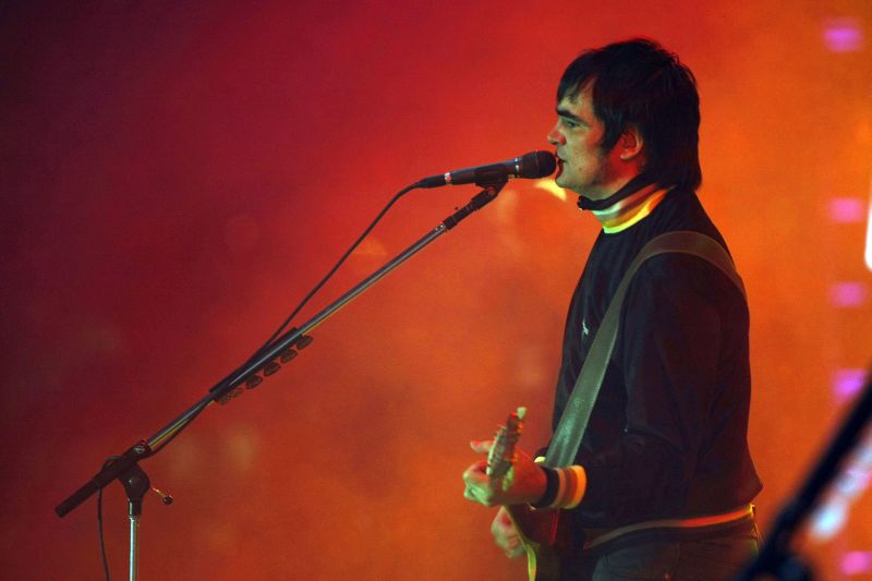 Samuel Rosa liderou banda e público em um show empolgante e de visual elegante no Lupaluna 2009 | Aniele Nascimento / Agência de Notícias Gazeta do Povo