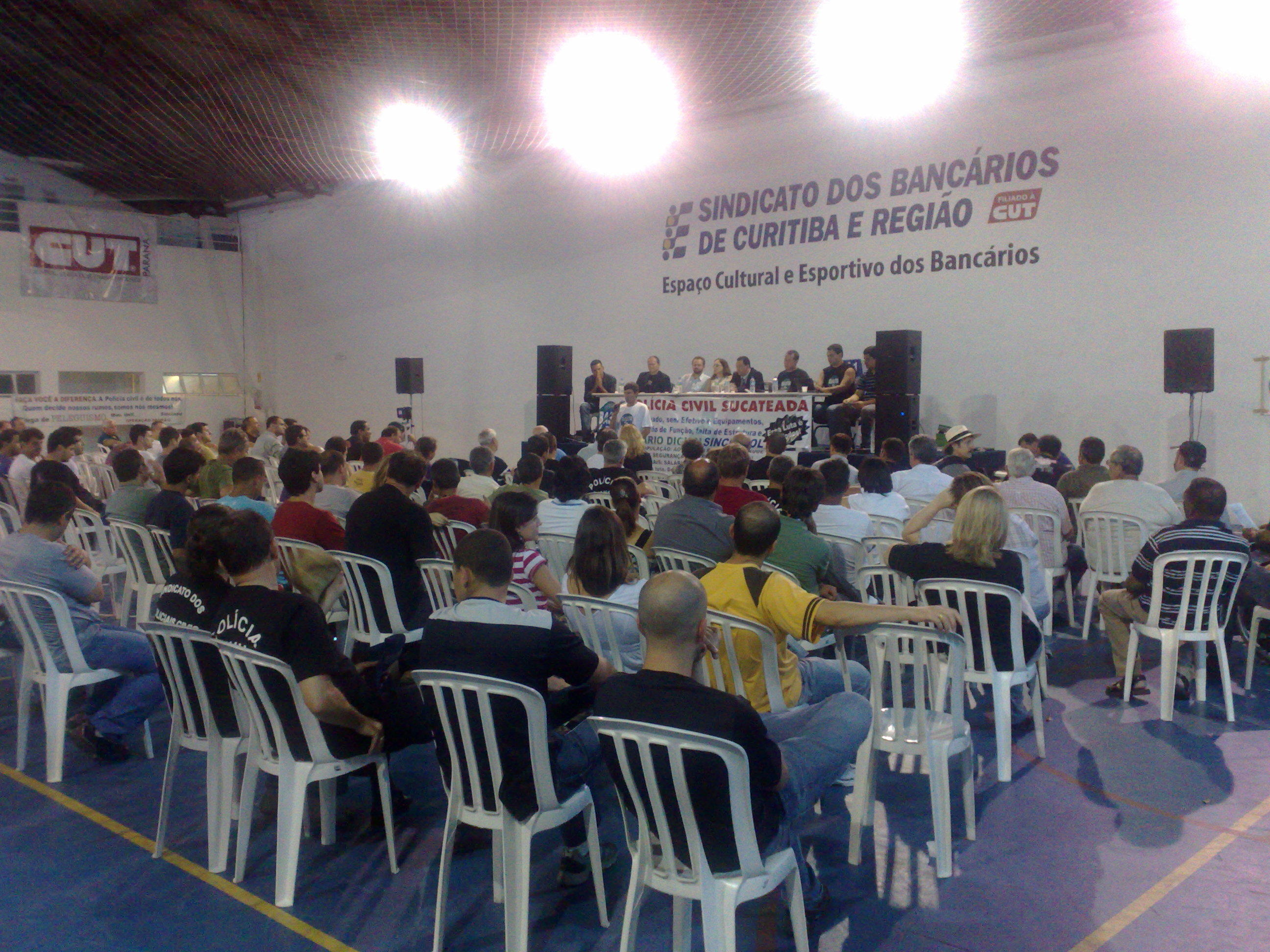 Assembleia do sindicato que representa os policiais civis aprovou um indicativo de greve para o próximo dia 24 | Adriano Ribeiro / Gazeta do Povo