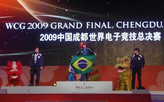 Fábio Jardim recebe US$ 7 mil na final mundial do World Cyber Games. País fica em segundo lugar no game "Caroom 3D" | Divulgação