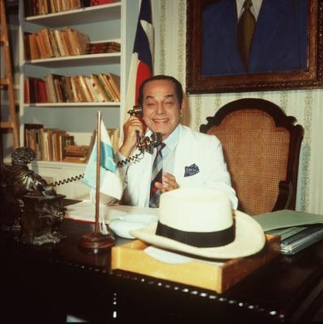 Odorico Paraguaçu, da novela O Bem Amado, interpretado por Paulo Gracindo: clássico da televisão brasileira nos anos 80 |