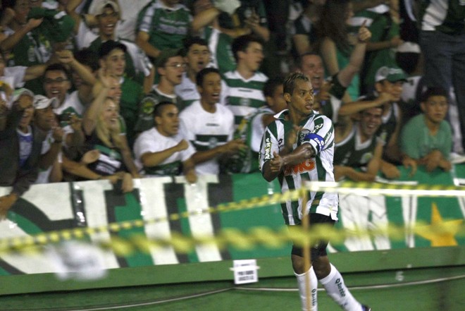 ... e convertido. Coxa 2 a 1 sobre o Galo | 