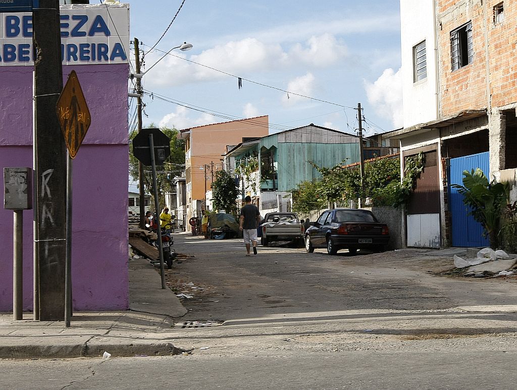 O palco da quase tragédia: população retomou a rotina pouco depois do tiroteio | Marcelo Elias/Gazeta do Povo