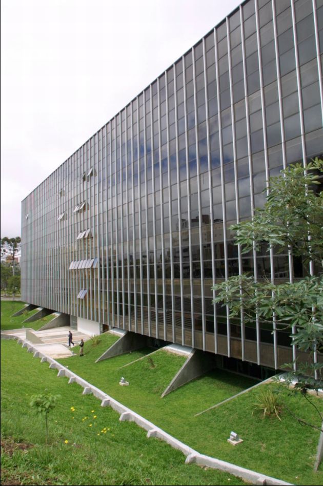 Prédio do Ministério Público do Paraná: vagas são para nível fundamental, médio e superior | Marcelo Elias/Gazeta do Povo