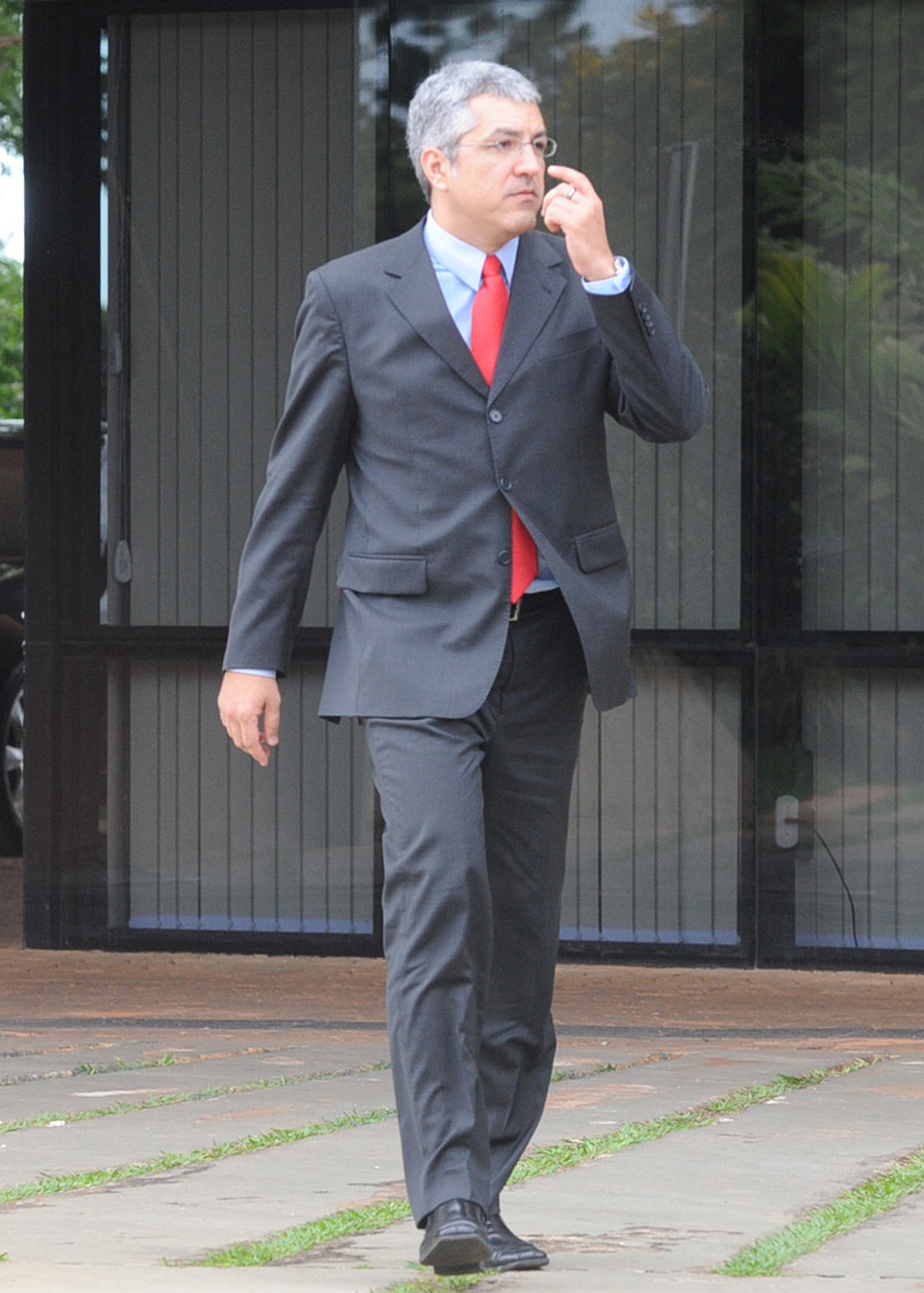 Nós não estamos procurando vilões para a não aceleração dos investimentos públicos. Pelo contrário, estamos procurando soluções entre nós. E acho que tanto os órgãos do Executivo e de fiscalização têm muito a colaborar. Alexandre Padilha, ministro das Relações Institucionais | Antonio Cruz/ABr