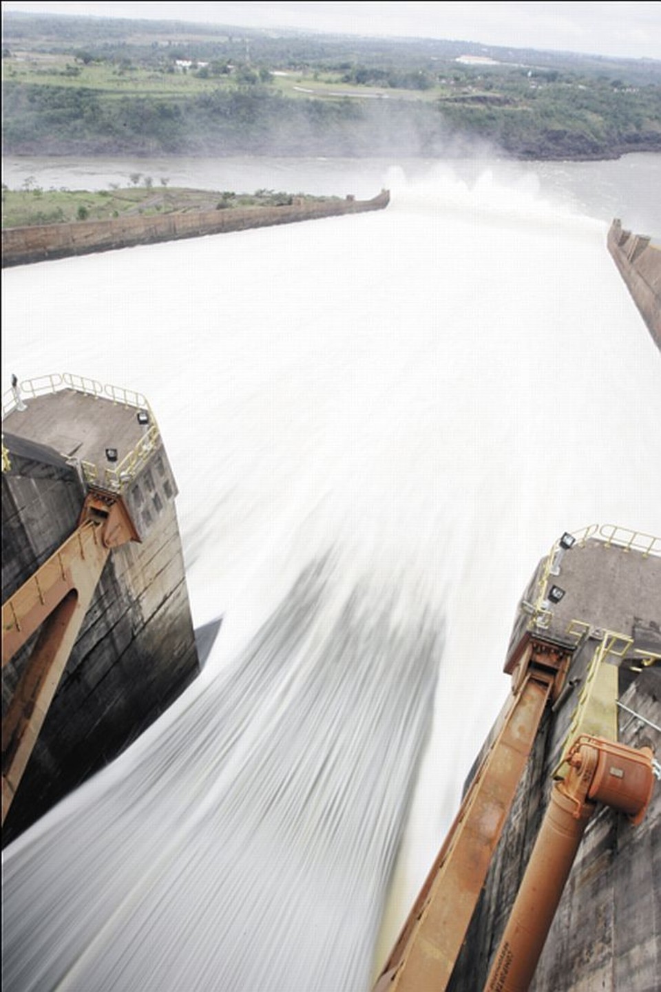 Usina de Itaipu será investigada para saber se o apagão não foi causado pelo seu próprio funcionamento | Christian Rizzy/Gazeta do Povo