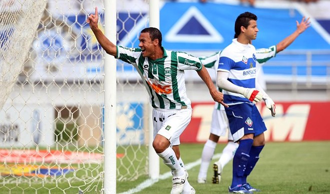 Jéci comemora o gol; Zagueiro sentiu contusão e saiu quando ainda estava 1 a 0 para o Verdão |