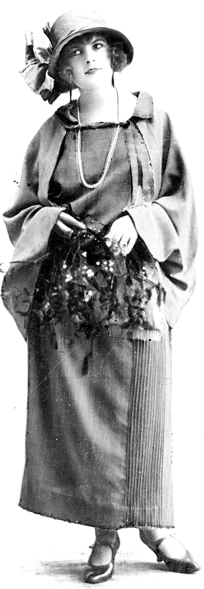 A elegância e a beleza da mulher curitibana, em plena moda do início do século 20 |