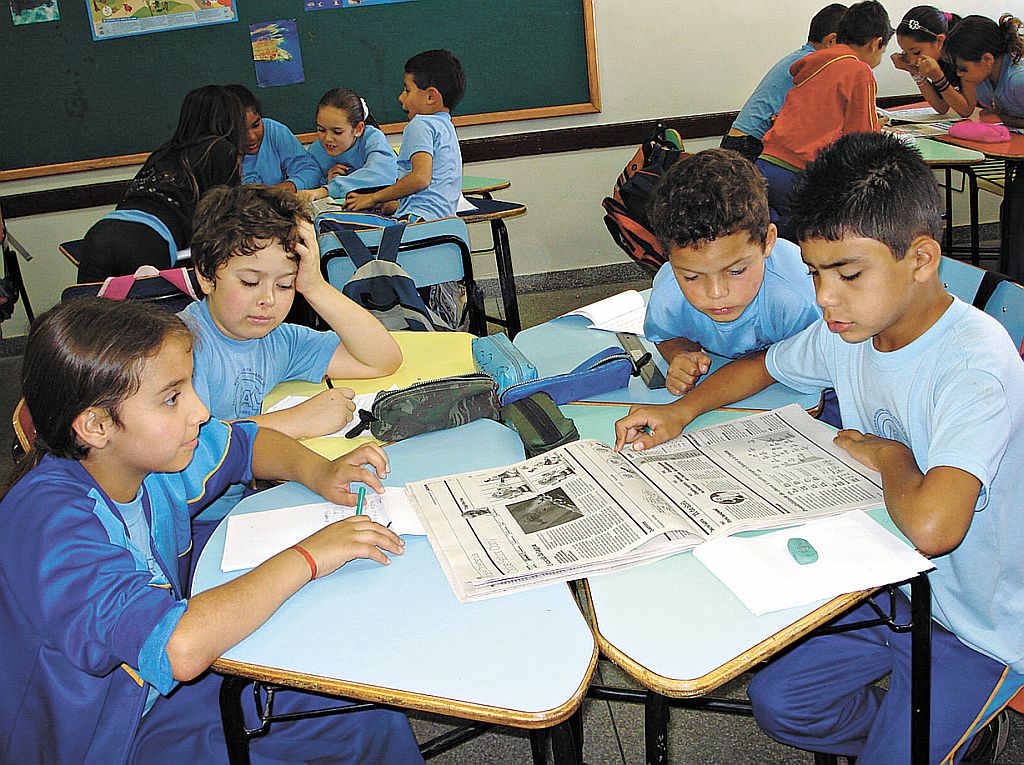 O trabalho dos alunos com jornais, segundo professores, ajuda na leitura, escrita e interpretação de textos | Arquivo/ Gazeta do Povo
