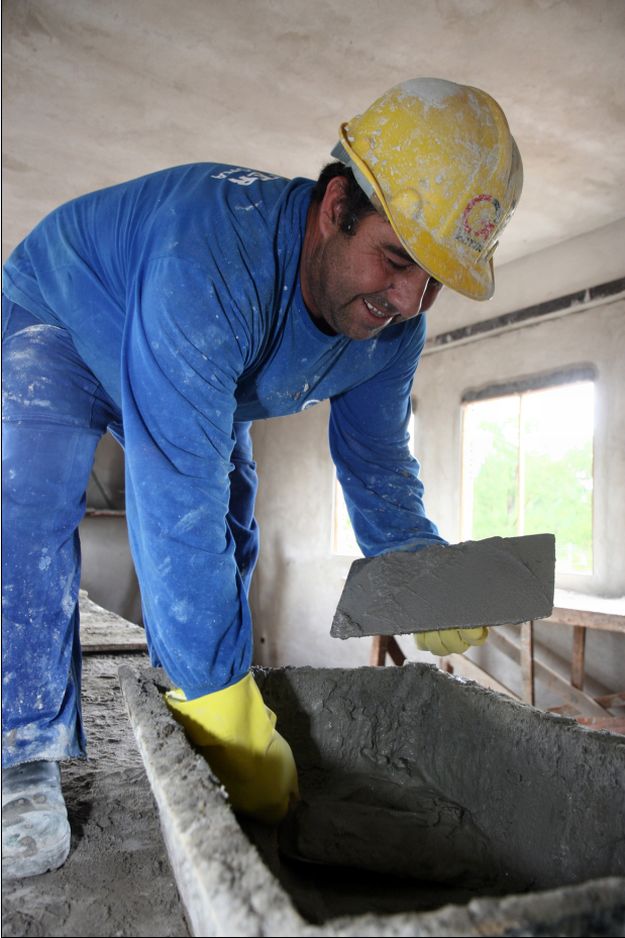 João Aparecido Monteiro, 24 anos de carpintaria: escola para os filhos | Henri Milléo/Gazeta do Povo