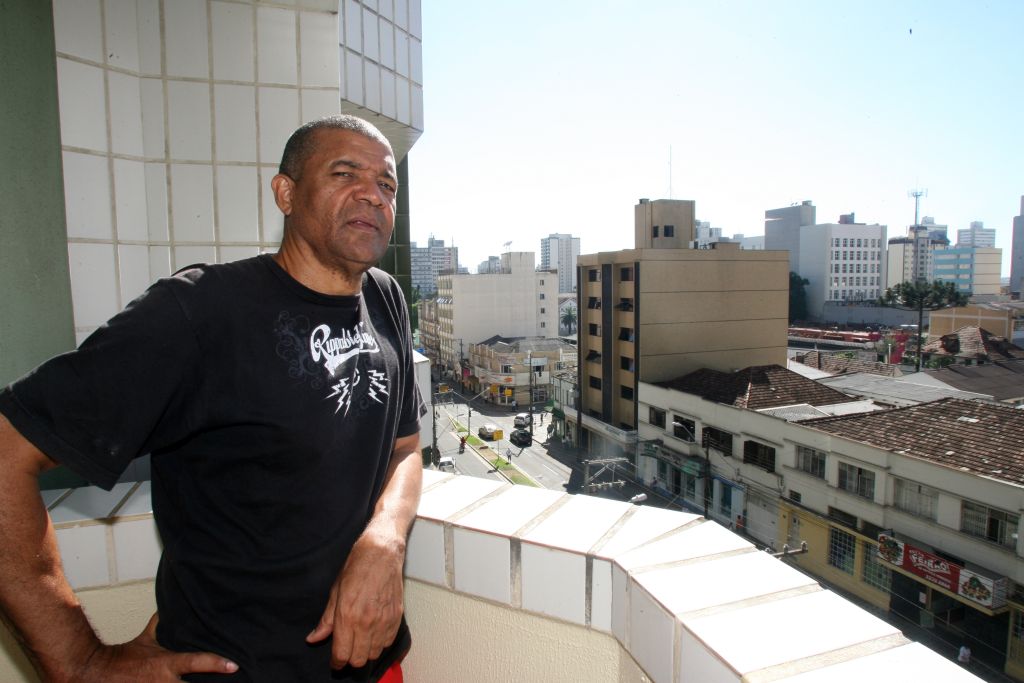 Nilson Fidelis de Souza, de 62 anos, em mudança de Maringá para Curitiba: facilidade para encontrar o imóvel que desejava | Priscila Forone/ Gazeta do Povo