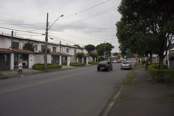 Rua Evaristo da Veiga: os sobrados e terrenos de até 250 metros quadrados são maioria na região do Xaxim e Boqueirão |