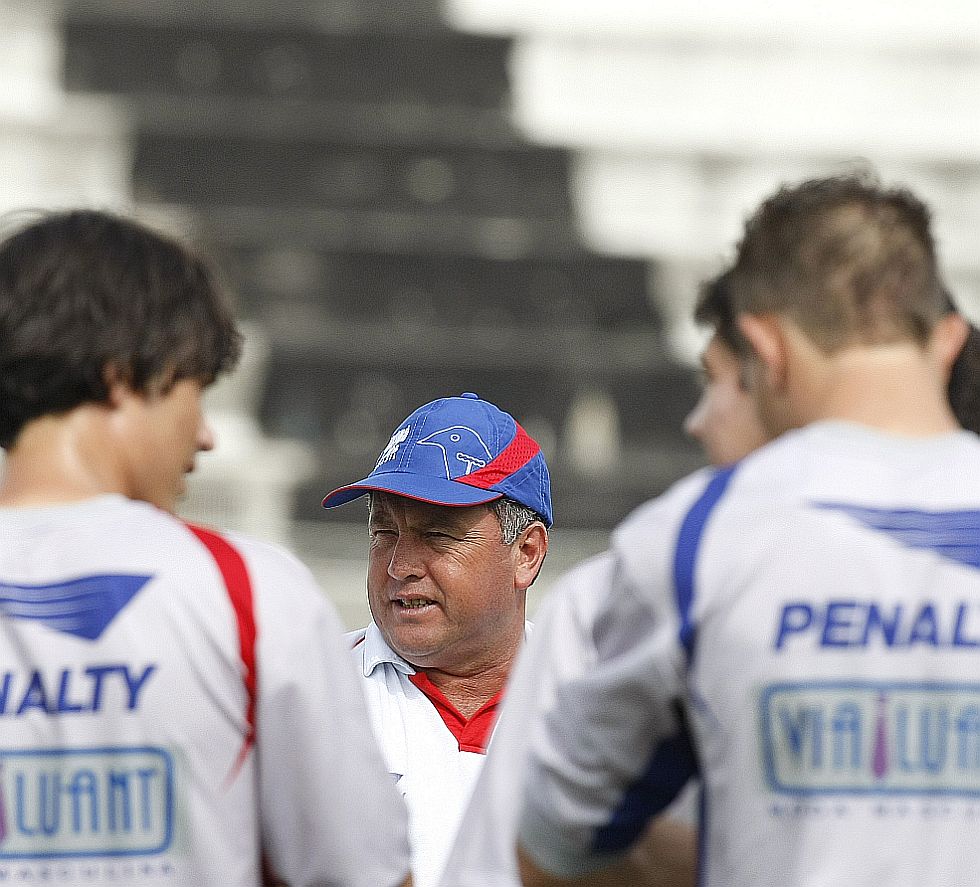 O técnico Roberto Cavalo já passou à diretoria o nome dos jogadores que ele considera imprescindíveis em 2010 | Rodolfo Bührer/Gazeta do Povo
