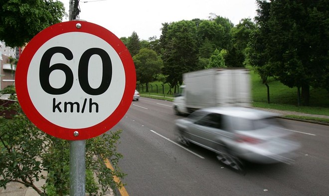 Simulação realizada pelo professor Lauro Luiz Samojeden, da UFPR, mostra que cinco quilômetros se transformam em 20 no momento do acidente | 