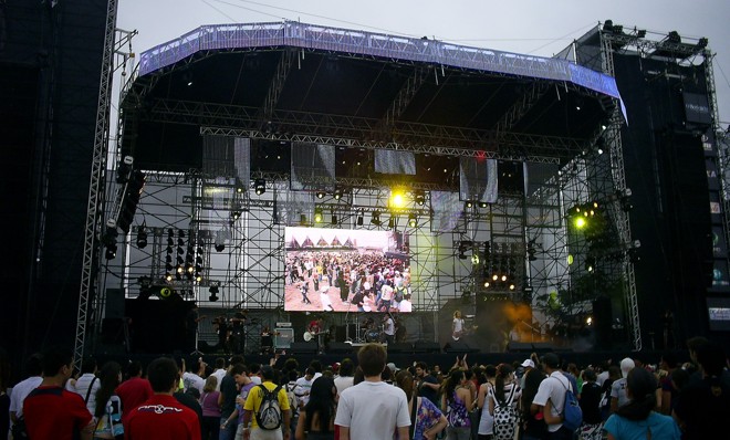 A banda Hevo84 foi a segunda a subir no palco principal do Lupaluna 2009 |