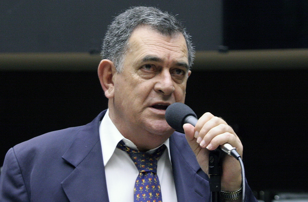 Constitucionalmente, é impossível ter uma lei ordinária que estabeleça uma idade mínima para a aposentadoria, e era isso que esse projeto fazia. - Arnaldo Faria de Sá (PTB-SP), deputado, justificando por que vetou a fórmula 85/95 em seu parecer sobre o fim do fator previdenciário | Luiz Alves/Ag. Cãmara