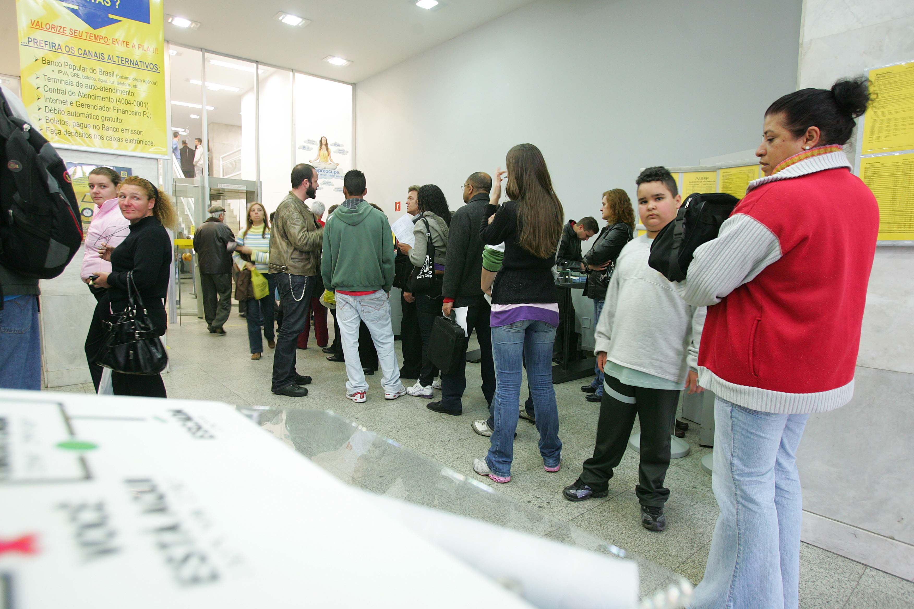 A principal reclamação dos clientes é quanto ao tempo espera nas filas, que supera 20 minutos | Ivonaldo Alexandre - Agência de Notícias Gazeta do Povo