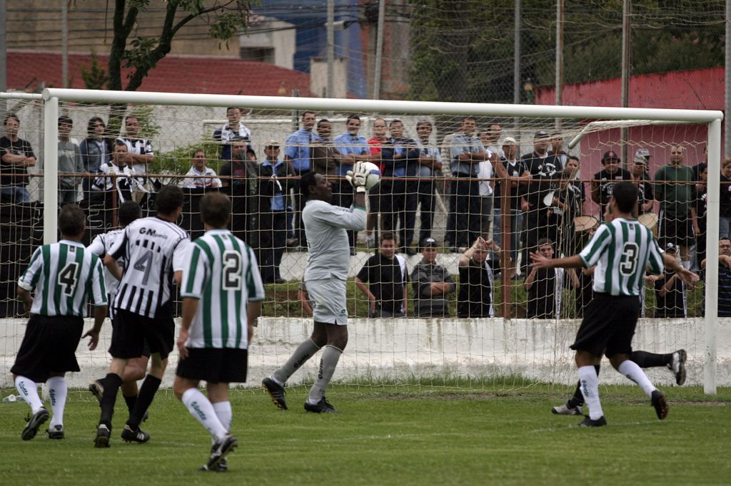 O amistoso comemorativo teve a participação de vários ídolos do Coritiba, como o goleiro Jairo | Christopher Eudes