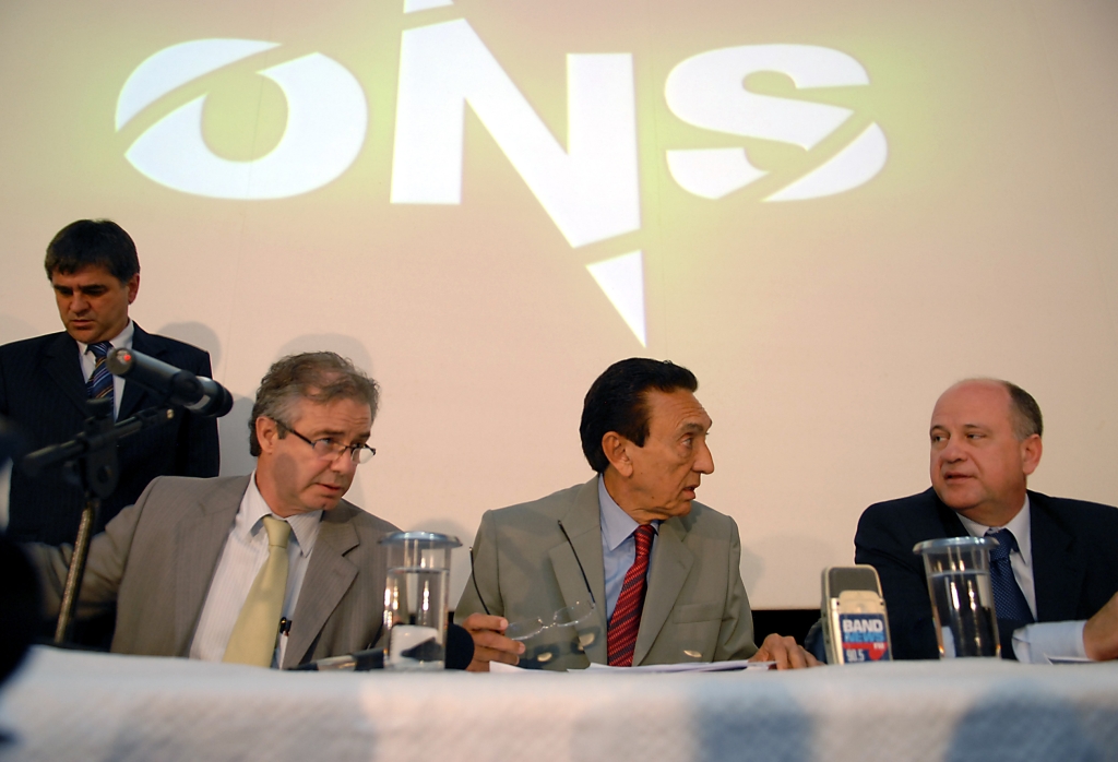 O diretor de operações do ONS (Operador Nacional do Sistema Elétrico), Luis Eduardo Barata, o ministro de Minas e Energia (MME), Edison Lobão, e o secretário executivo do MME, Márcio Zimmermann, durante entrevista coletiva sobre o blecaute que atingiu 18 estados e o Paraguai | Renato Araújo / Agência Brasil