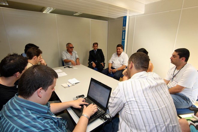 Além de José Alves Machado, participaram da sabatina seu coordenador de campanha, Antonio Rodrigues da Costa, e Pedro Cavalcante de Oliveira, candidato à vice-presidente |