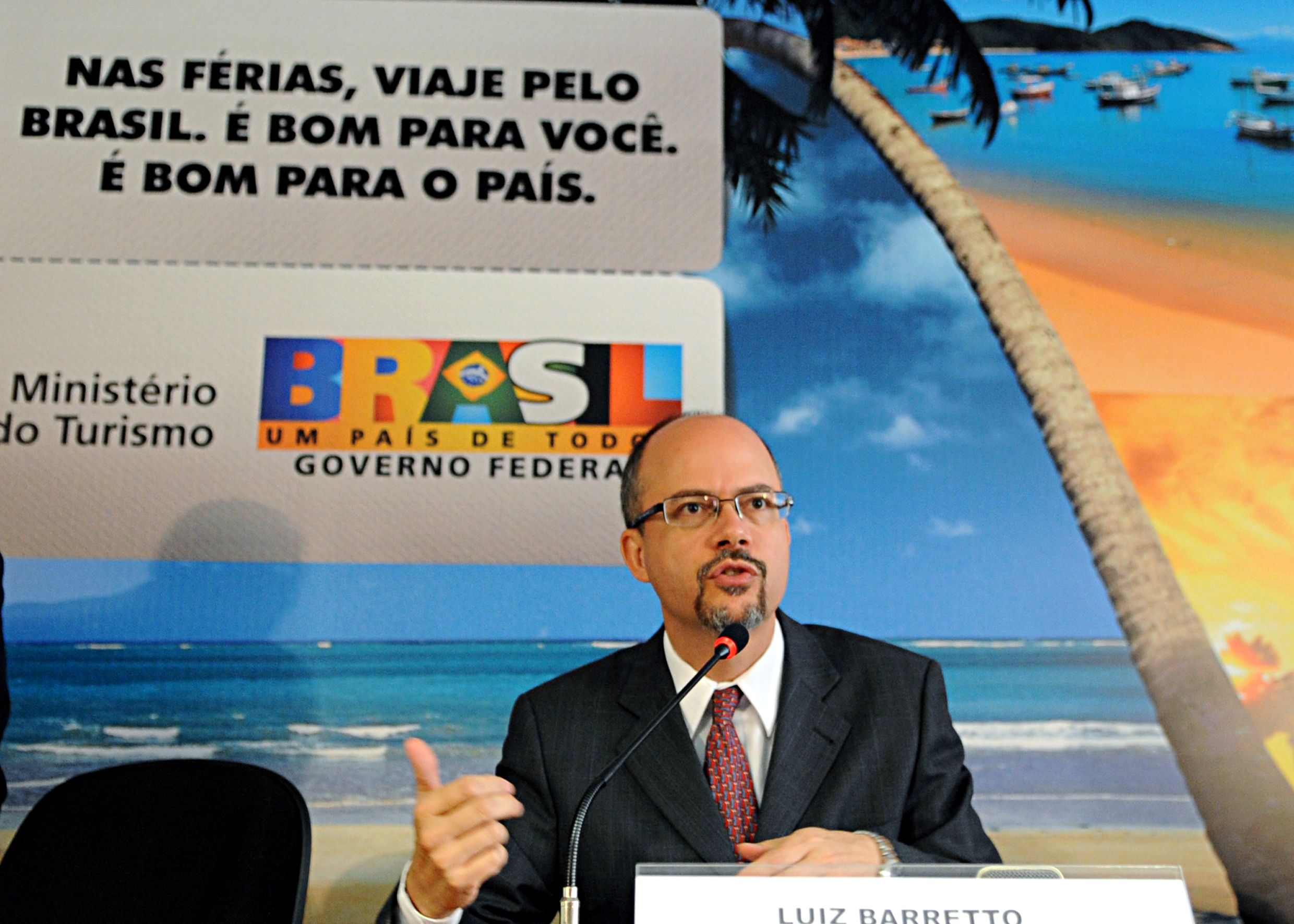 Levantamento dos hábitos de consumo do turista brasileiro foi divulgado pelo ministro do Turismo, Luiz Barretto, em Brasília | Wilson Dias/ABr