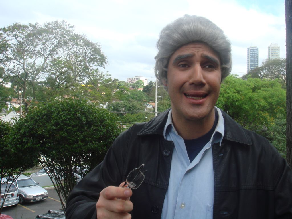 Diogo Portugal encarna o Reiqueijão, em seu quadro de humor na RPCTV: Ele fala mesmo, não tem papas na língua. Para mim é ótimo | Marina Santos