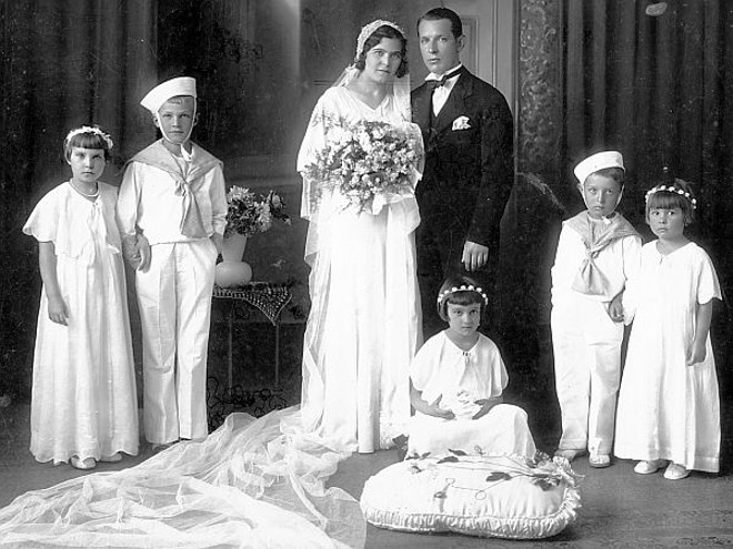 Casamento à moda antiga. Sonho que toda jovem tinha para um futuro feliz. Década de 1930 |