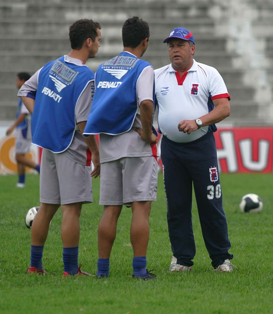 O técnico do Paraná, Roberto Cavalo, deve anunciar a renovação de seu contrato após o jogo desta noite | Ivonaldo Alexandre/ Gazeta do Povo