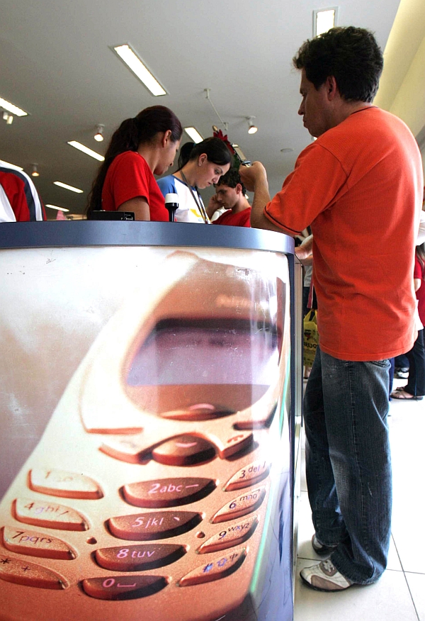 Mais de 290 mil pessoas já trocaram de operadora de telefonia (fixa e móvel) no Paraná | Daniel Casetellano/Gazeta do Povo