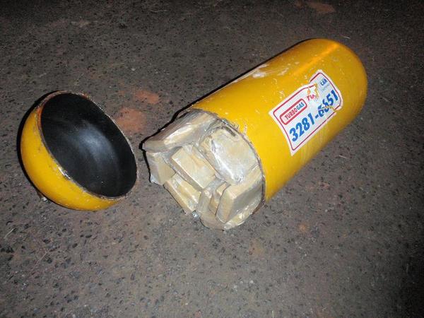 Droga estava escondida no cilindro de gás natural do veículo | Divulgação / PRF