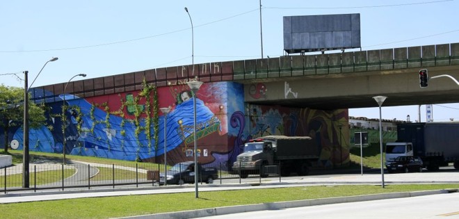 Viaduto da Avenida Brasília liga os bairros Xaxim e Novo Mundo | 