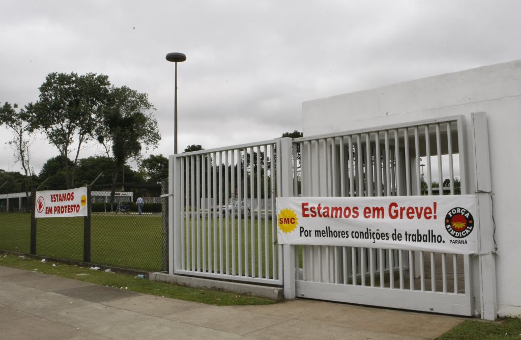 Entrada da fábrica da Bosch na CIC: 3 mil funcionários aguardam nova proposta para votar o fim da paralisação | Aniele nacimento/ Gazeta do Povo