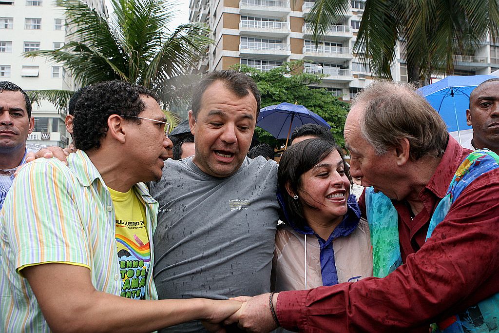 Carlos Minc e Sérgio Cabral na abertura da Parada Gay: contra a homofobia | João Laet/Jornal O Dia