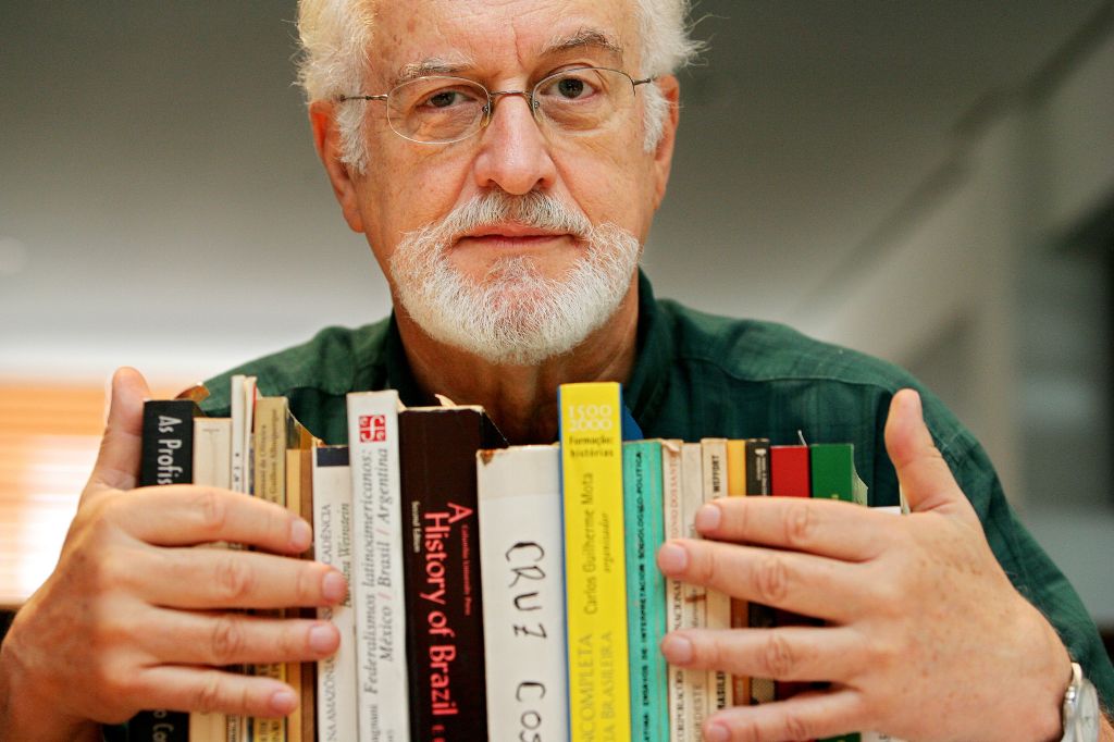 O autoritarismo popular ao qual FHC se referiu, praticado por Lula, é uma forma cordial, mas matreira, de se evitar a implantação democrática de uma moderna sociedade civil. | Patrícia Santos/AE