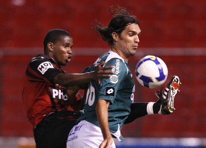 Fernandão entrou no Goiás no segundo tempo, mas pouco fez |