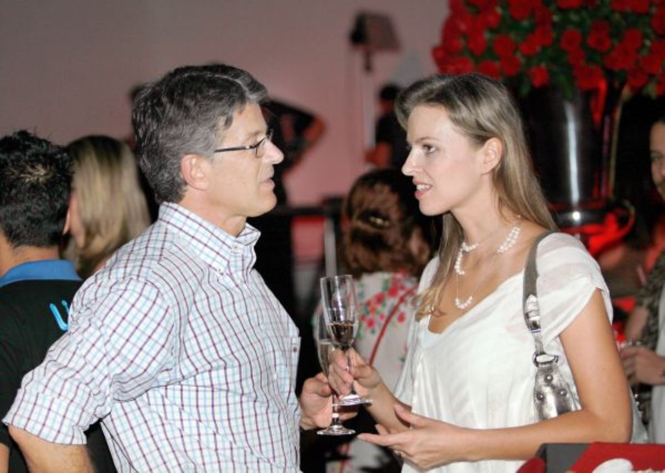Recém-casados, Cláudio Slaviero e a médica Rosaly Vieira dos Santos foram conferir a badalada festa do Clube Nextel, nesta quarta-feira, na Liqüe. Os convidados dançaram muito durante o show exclusivo da cantora Fernanda Abreu | Júlio Cesar Souza