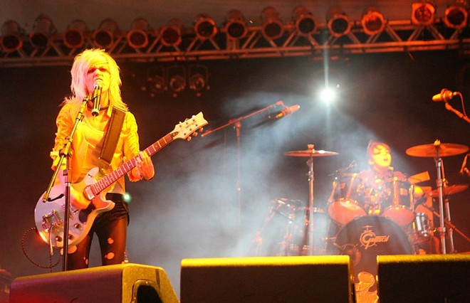 A banda Mixtape vem conquistando plateias e crescendo de produção a cada show |